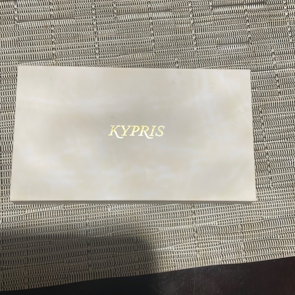 Kypris shimmer pallet for eyes and body